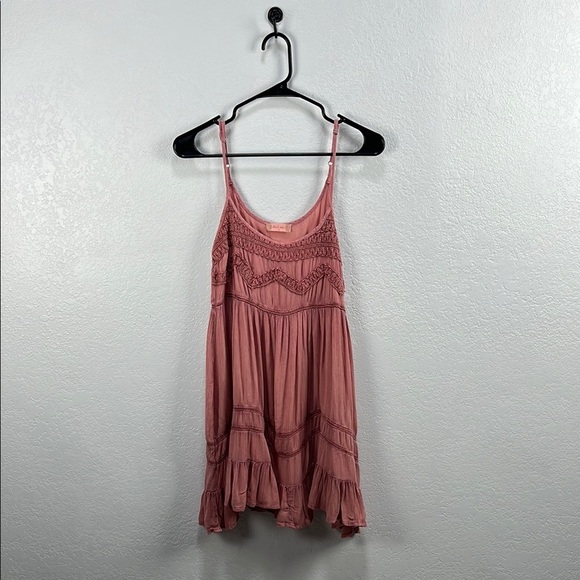 Altar'd State Women’s Dusty Rose Knit Mini dress Sleeveless Ruffle Hem Sz M Boho - Picture 4 of 10